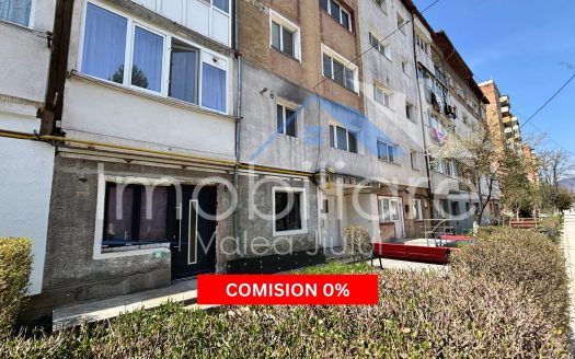 Apartament format din 2 proprietăți – Petrosani | Str. Aviatorilor | Intrare separata