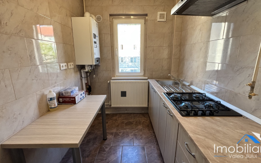 Apartament 3 camere decomandate | Etaj 3/4 | Complet mobilat si utilat