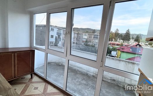 Apartament 2 camere – Petrosani | Etaj 4/10 | Str. 1 Decembrie 1918, Vizavi de HP