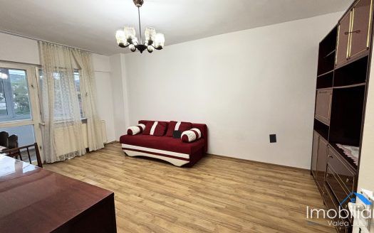 Apartament 2 camere – Petrosani | Etaj 4/10 | Str. 1 Decembrie 1918, Vizavi de HP