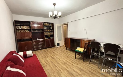 Apartament 2 camere – Petrosani | Etaj 4/10 | Str. 1 Decembrie 1918, Vizavi de HP