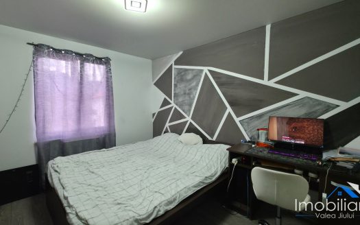Apartament 4 camere – Zona Dinca, Vulcan | 110 mp utili | 2 bai | Vedere duala