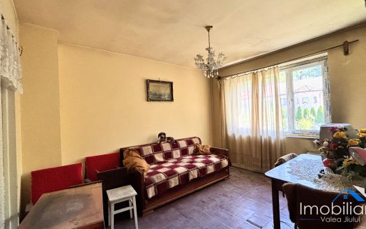 Apartament 2 camere – Petrosani | Str. Constructorul | Etaj 2/2 | Bloc anvelopat