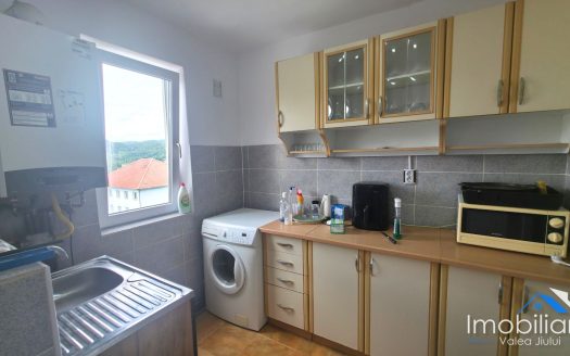 Apartament 3 camere de inchiriat – Vulcan | Str. Traian | Etaj 4
