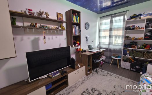 Apartament 4 camere – Zona Dinca, Vulcan | 110 mp utili | 2 bai | Vedere duala