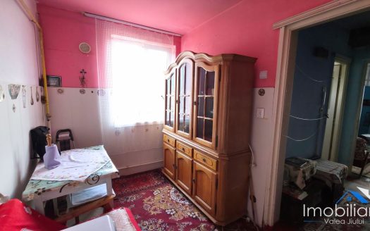 Apartament 2 camere de vânzare – Lupeni | Strada Principală, vizavi de Spital