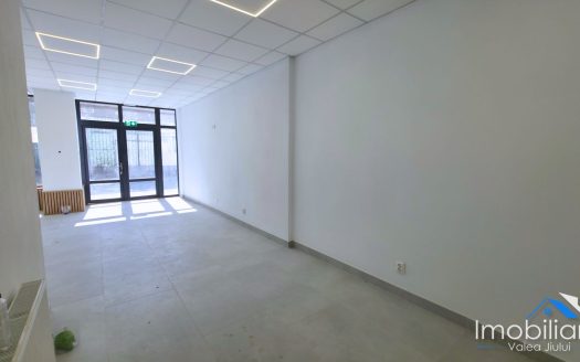 Spatiu comercial de inchiriat – Lupeni | Bulevardul Pacii | 150 mp | Complet renovat