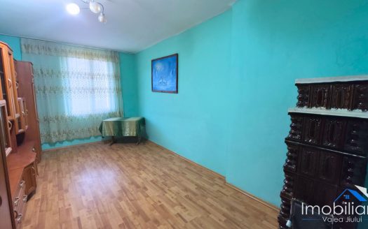 Apartament 2 camere de vânzare – Str. 1 Mai | Uricani | Etaj 1