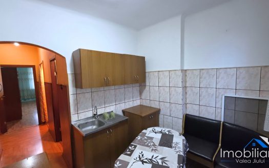 Apartament 2 camere de vânzare – Str. 1 Mai | Uricani | Etaj 1