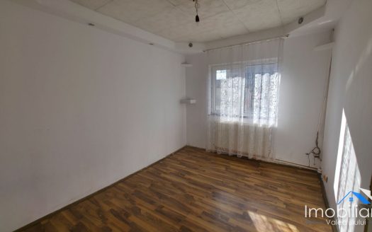 Apartament 3 camere de vânzare – Cocosvar, Vulcan