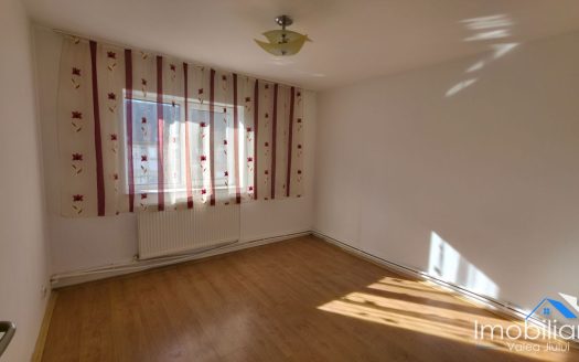 Apartament 3 camere de vânzare – Cocosvar, Vulcan